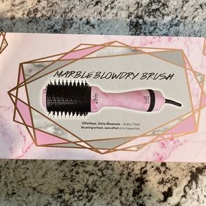 Aria large blowdry brush